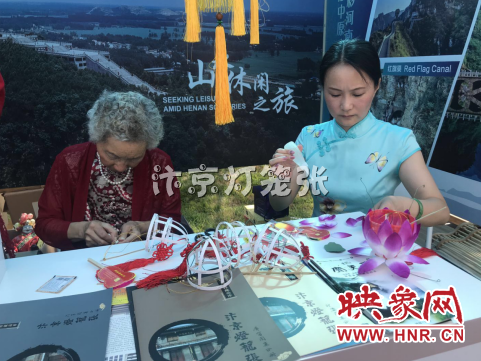 汴京灯笼张2019年6月22日参加北京世界园艺博览会河南日活动